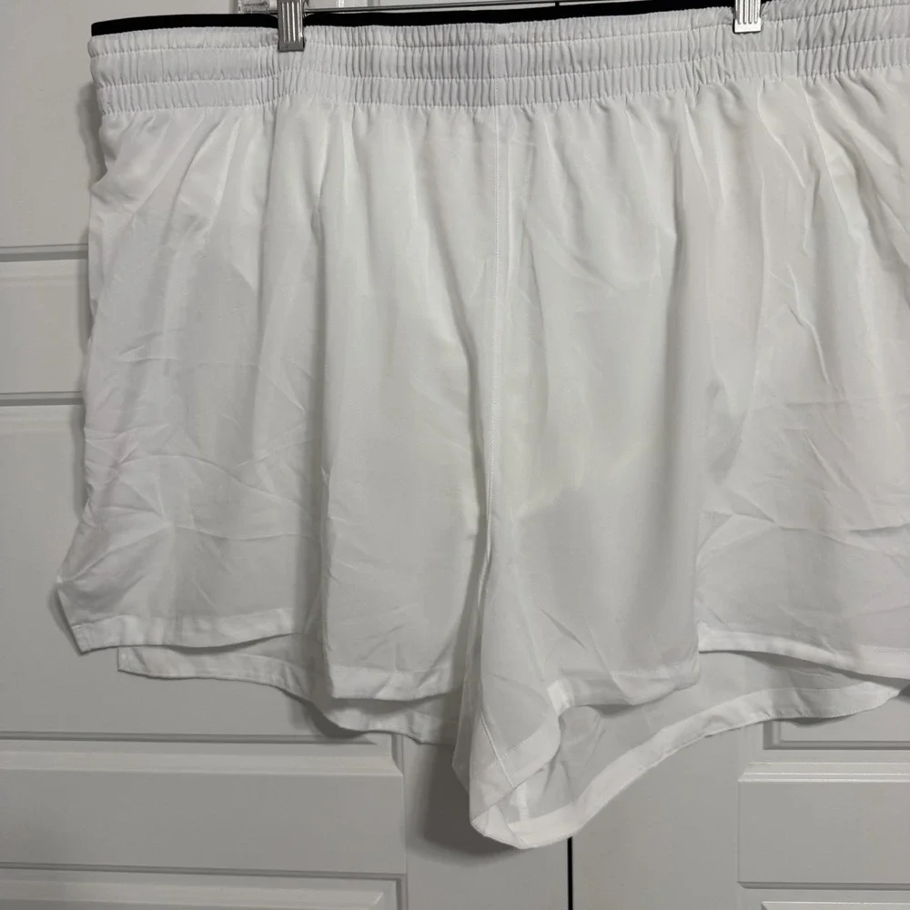 NWT Fabletics Women's‎ Breathe Run Short White Black Reflective Size 2X Zipper